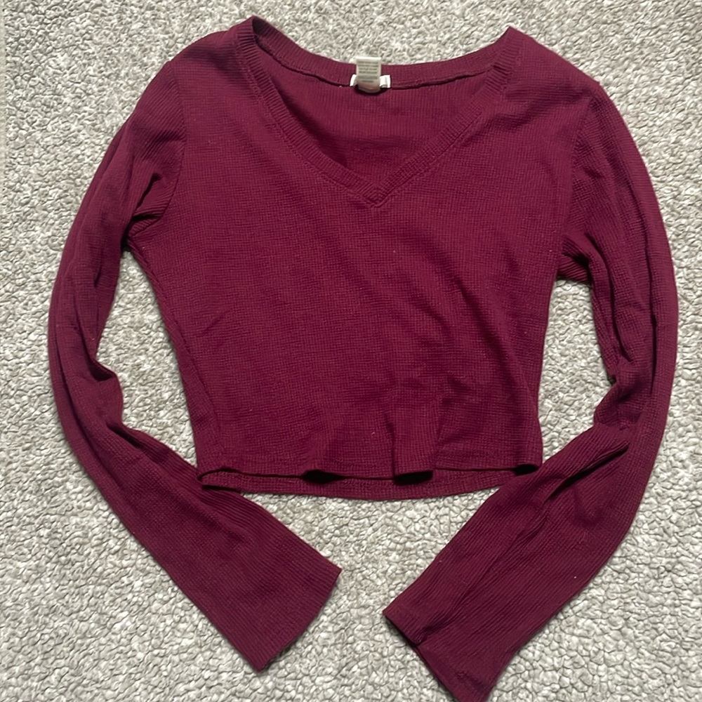 Cropped maroon waffle sweater vneck